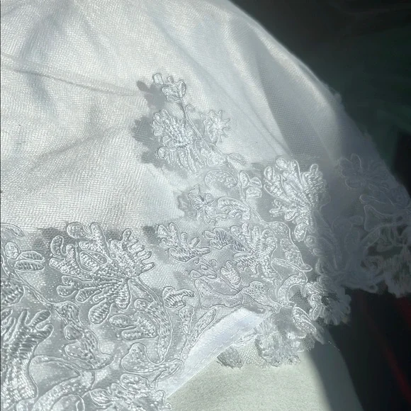 White with lace trim girls’ dress with bow headband size 3 - Picture 5 of 14